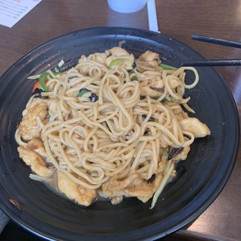 Noodle Man - Chicken with garlic sauce stir fry noodle - Noodles Near Me - Virginia Beach, Virginia