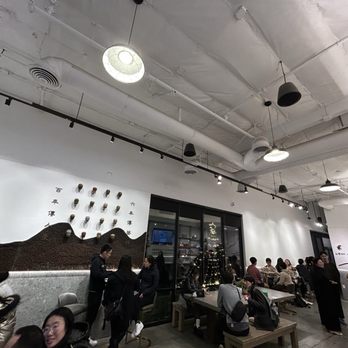 Chicha San Chen - Seating area, limited of seating. - Bubble Tea Near Me - Cupertino, California