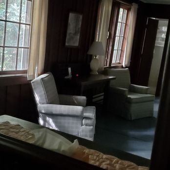 Fryemont Inn Dining Room - a chair and a bed - Bars Near Me - Bryson City, North Carolina