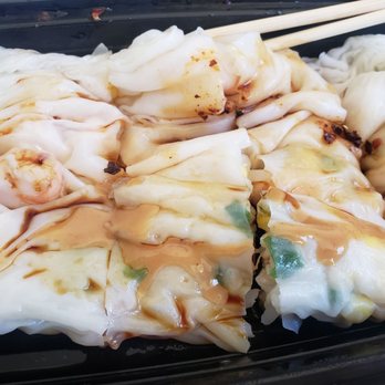Joe's Steam Rice Roll - Shrimp,  corn, bean sprouts,  scallions rolls  with peanut & soy sauce - Dim Sum Near Me - Flushing, New York