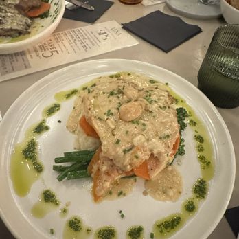 Luna Bistro Cafe - Chicken confit - New American Near Me - Long Beach, California