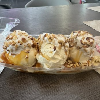 Baskin Robbins - Banana Split - Ice Cream & Frozen Yogurt Near Me - Hoover, Alabama Baskin Robbins - Banana Split - Ice Cream & Frozen Yogurt Near Me - Hoover, Alabama