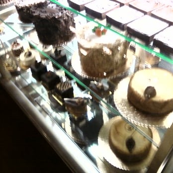 Le Chocolat Du Bouchard - Some serious cake here. Try eating only one. This is another case in the expanded area. - Chocolatiers & Shops Near Me - Naperville, Illinois