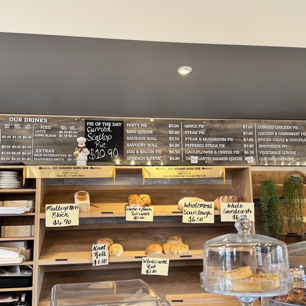 Richmond Bakery - Woo!  We could surely get an iced beverage or a flat white coffee beverage (origin: contested between Australia & New Zealand) - Bakeries Near Me - Richmond, TAS