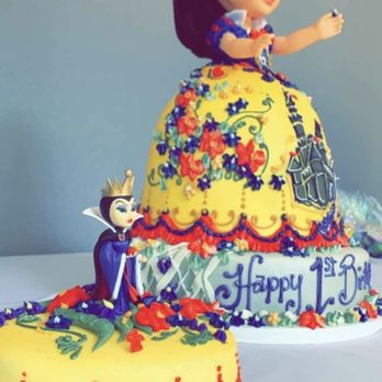 Das Meyer Fine Pastry Chalet - Snow White cake and a villain smash cake - Bakeries Near Me - Arvada, Colorado Das Meyer Fine Pastry Chalet - Snow White cake and a villain smash cake - Bakeries Near Me - Arvada, Colorado