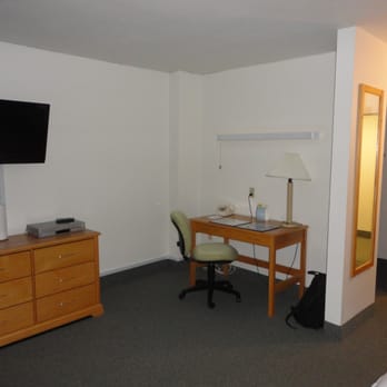 Navy Gateway Inns and Suites - Work desk with chair. - Hotels Near Me - Newport, Rhode Island