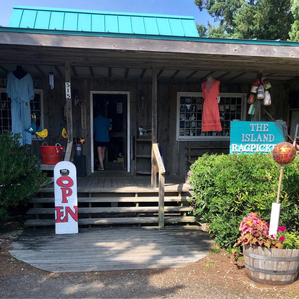 Island Ragpicker - Island Ragpicker's welcoming entrance - Flowers & Gifts Near Me - Ocracoke, North Carolina Island Ragpicker - Island Ragpicker's welcoming entrance - Flowers & Gifts Near Me - Ocracoke, North Carolina