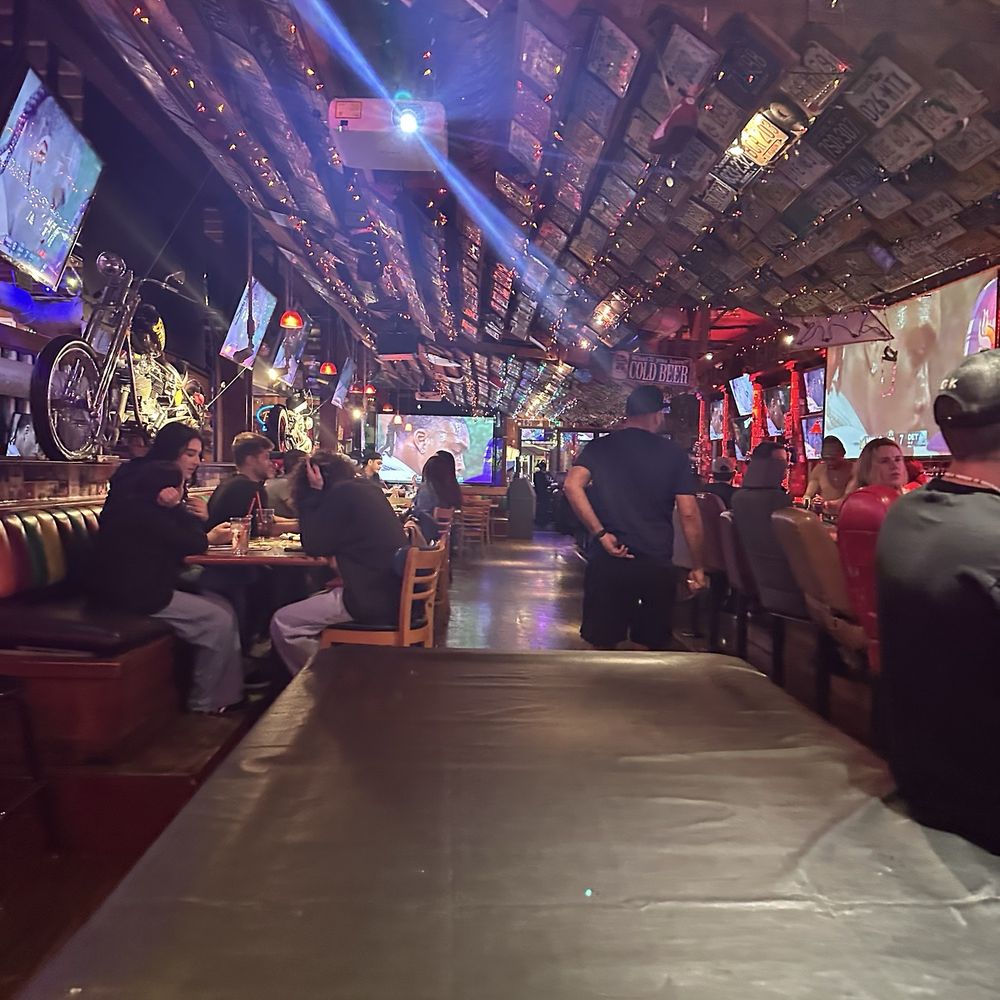 Barney's Beanery - Bar area - Breakfast & Brunch Near Me - Santa Monica, California