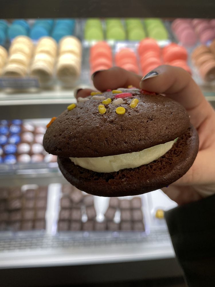 FLYING MONKEY BAKERY 345 Photos & 392 Reviews 12th St & Arch St, Philadelphia, Pennsylvania