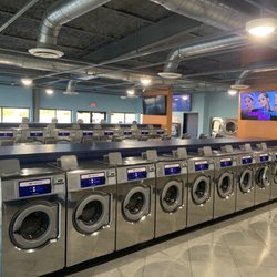 Riverside Washateria - Lots of machines