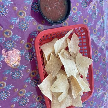 Nueva Era Taqueria - Old stale hard chips - Mexican Near Me - Decatur, Texas
