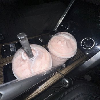 Cocohodo - Strawberry Yogurt Smoothie - Desserts Near Me - Flushing, New York