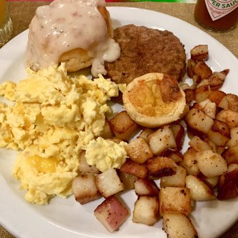 Palette, an American Eatery - Clockwise breakfast buffet: Sausage patty, mini quiche, home fries, scrambled eggs, and biscuit w/gravy. - New American Near Me - Warsaw, Indiana