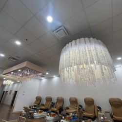 Nails-A-Holic - Pedi chairs