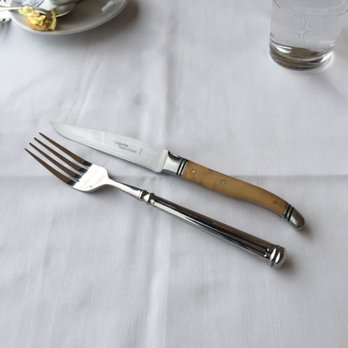 Bar du Port - Beautiful knife at the table - Bars Near Me - Saint-Tropez, 83 Bar du Port - Beautiful knife at the table - Bars Near Me - Saint-Tropez, 83