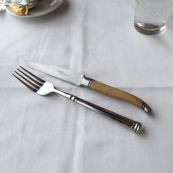 Bar du Port - Beautiful knife at the table