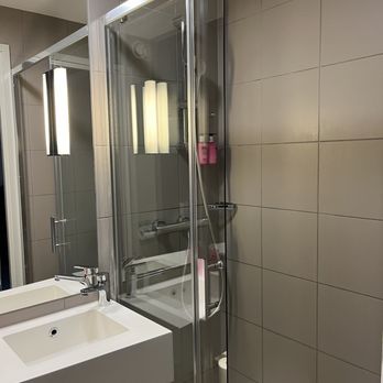 Moxy London Stratford - Hotels Near Me - London, XGL