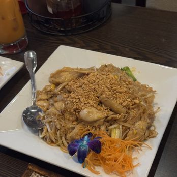 Baylee Cuisine & Bar - pad thai - Thai Near Me - Johnston, Rhode Island Baylee Cuisine & Bar - pad thai - Thai Near Me - Johnston, Rhode Island