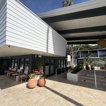 Le Petit Pali - Entrance - Hotels Near Me - Laguna Beach, California Le Petit Pali - Entrance - Hotels Near Me - Laguna Beach, California