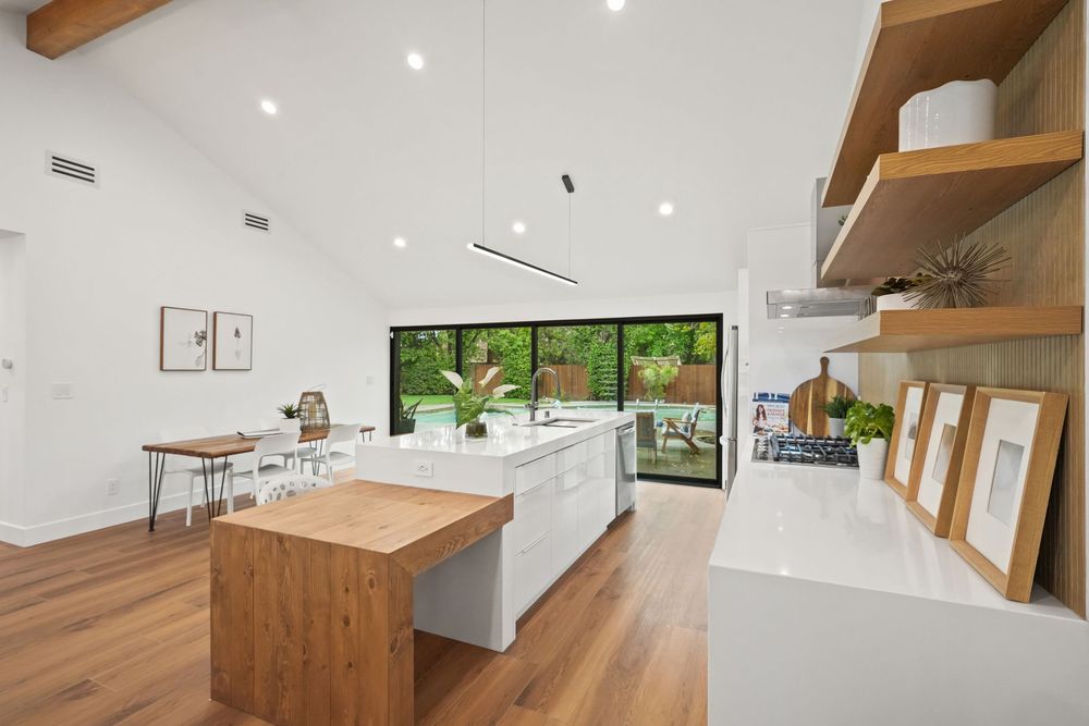 Slide of Dream Team Home Builders