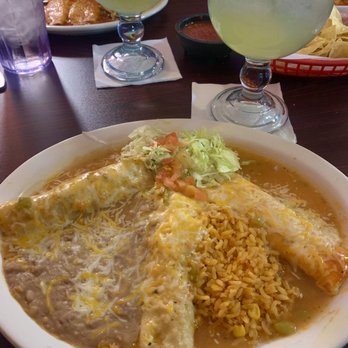 Old Santa Fe Mexican Grille - Enchiladas with Green Chile sauce - Mexican Near Me - Littleton, Colorado