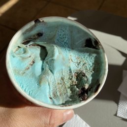 Don't remember the flavor, but the single scoop was a decent size. Don't remember the flavor, but the single scoop was a decent size.