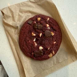 -320° Coffee & Creamery - Red velvet cookie