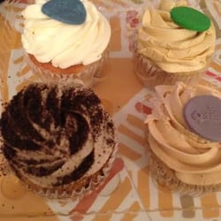 Cupkiss - Estos son de arándano, lúcuma manjar, cheeps and cream y manjar