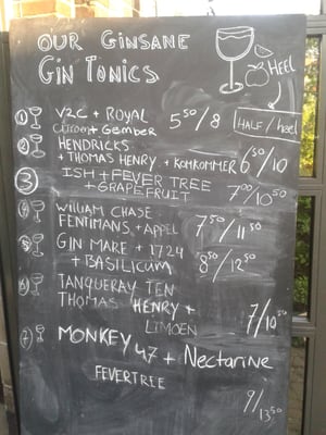 Mossel & Gin by null