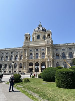 Maria-Theresien-Platz by null