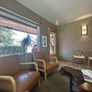Green City Dental - Front door and seating area - Periodontists Near Me - Edmonds, Washington Green City Dental - Front door and seating area - Periodontists Near Me - Edmonds, Washington