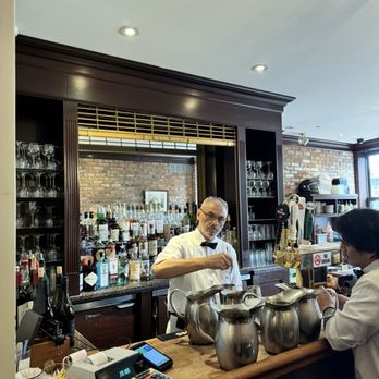 Peter Luger - The bar - Steakhouses Near Me - Brooklyn, New York