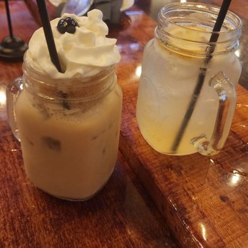 Cask Strength Bar and Kitchen - Freddy's root beer float and peach lemonade - Cocktail Bars Near Me - Bakersfield, California