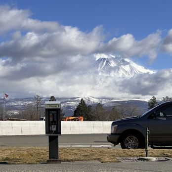 Weed Rest Stop - AMAZING vistas - Rest Stops Near Me - Weed, California