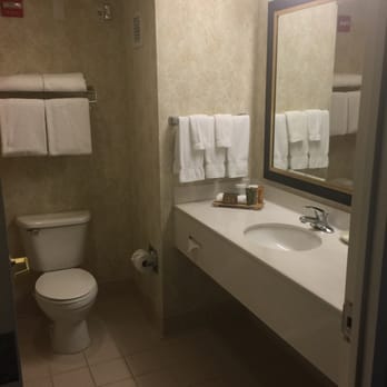 Inn at Middletown - Bathroom area - Hotels Near Me - Middletown, Connecticut Inn at Middletown - Bathroom area - Hotels Near Me - Middletown, Connecticut