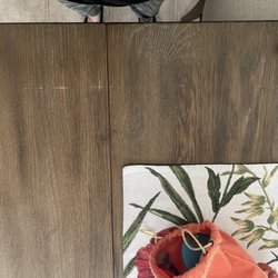 La-Z-Boy Home Furnishings & Décor - Table tip with scratch