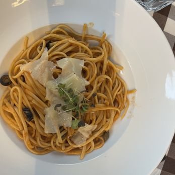 Audrey's - Pasta Putanesca with olives - Cafes Near Me - Lisbon, 11