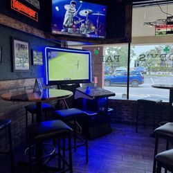 Paddy's Pub - Golf game & TV