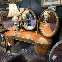 Chesterfields Antiques & Collectibles