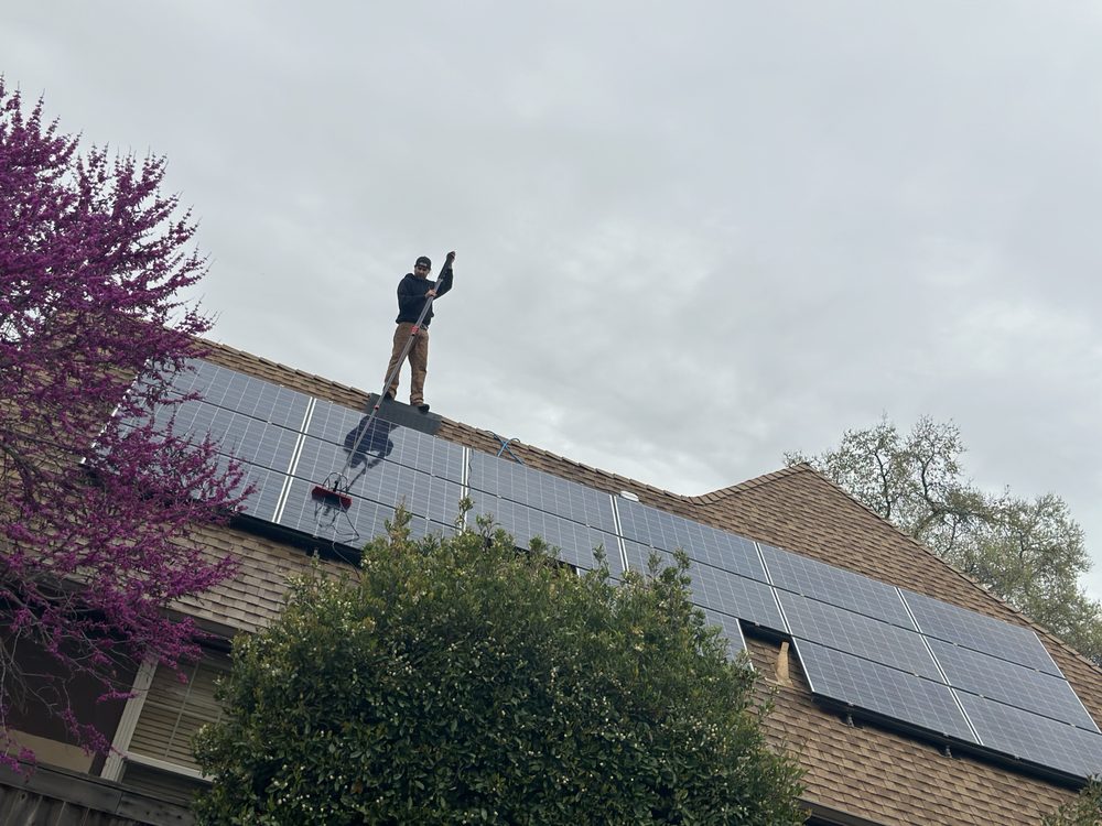 Slide of Boe Roofing