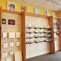 The Pottery Lounge - Ceramics, canvases and wood art