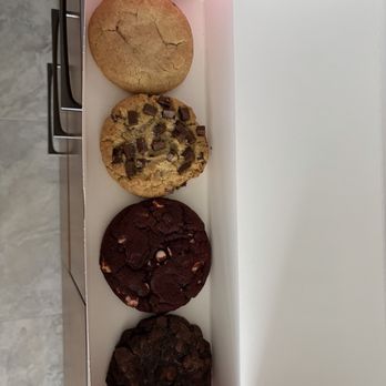 Crumbl - Ventura - My 4 cookies - Bakeries Near Me - Ventura, California Crumbl - Ventura - My 4 cookies - Bakeries Near Me - Ventura, California