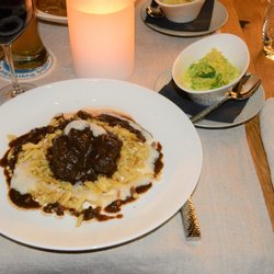 Wellenlänge - Schweinebäckchen mit getrüffeltem Rahmwirsing und Spätzle