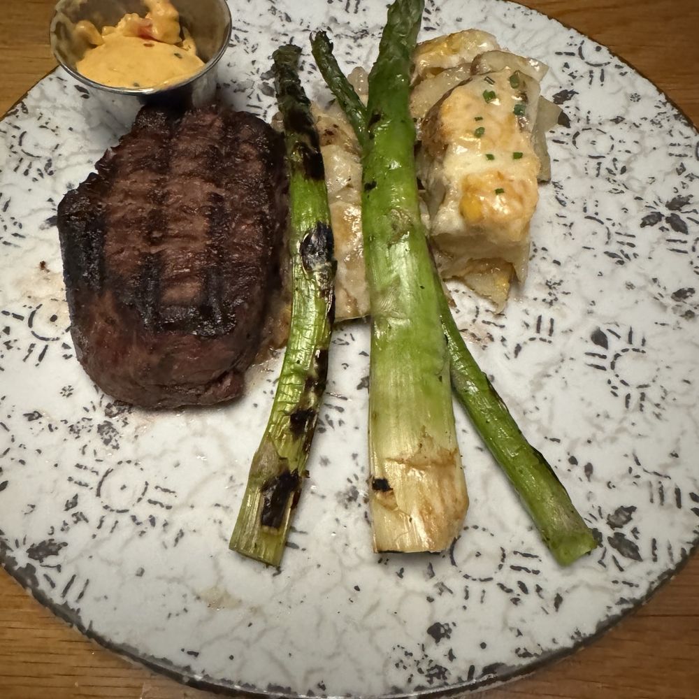 Bigfire - Filet mignon entree with au gratin potatoes and roasted asparagus - American Near Me - Orlando, Florida Bigfire - Filet mignon entree with au gratin potatoes and roasted asparagus - American Near Me - Orlando, Florida
