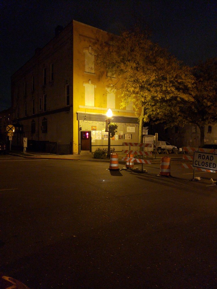 ESQUIRE BAR Updated August 2024 1250 Turner St, Lansing, Michigan