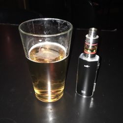 Cloverleaf Bar & Grill - Vaping allowed.