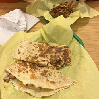 Horseshoe Tavern - a person eating quesadillas at a table - Pubs Near Me - San Francisco, California Horseshoe Tavern - a person eating quesadillas at a table - Pubs Near Me - San Francisco, California