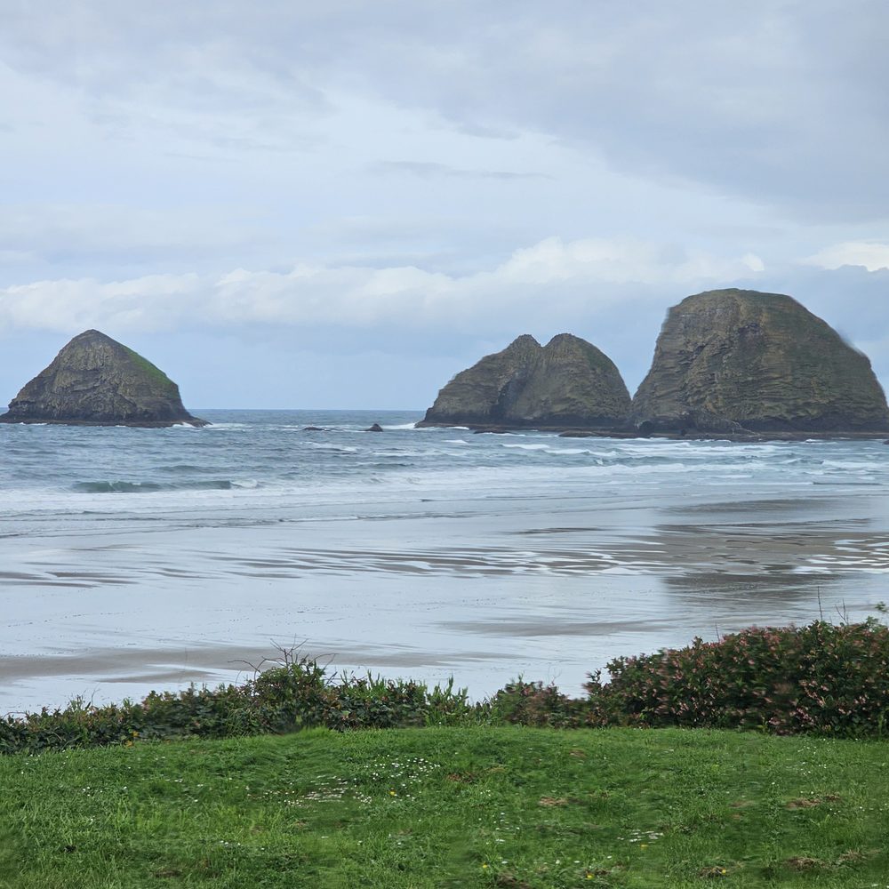 Three Arch Inn - Hotels Near Me - Oceanside, Oregon Three Arch Inn - Hotels Near Me - Oceanside, Oregon