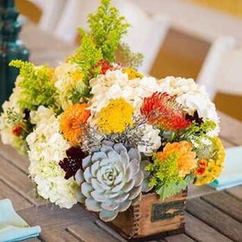 Madison House Designs - Vintage inspired table arrangement - Holiday Decorations Near Me - Marysville, Ohio Madison House Designs - Vintage inspired table arrangement - Holiday Decorations Near Me - Marysville, Ohio