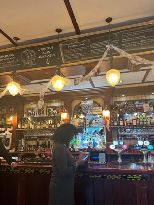 Crown & Anchor by null